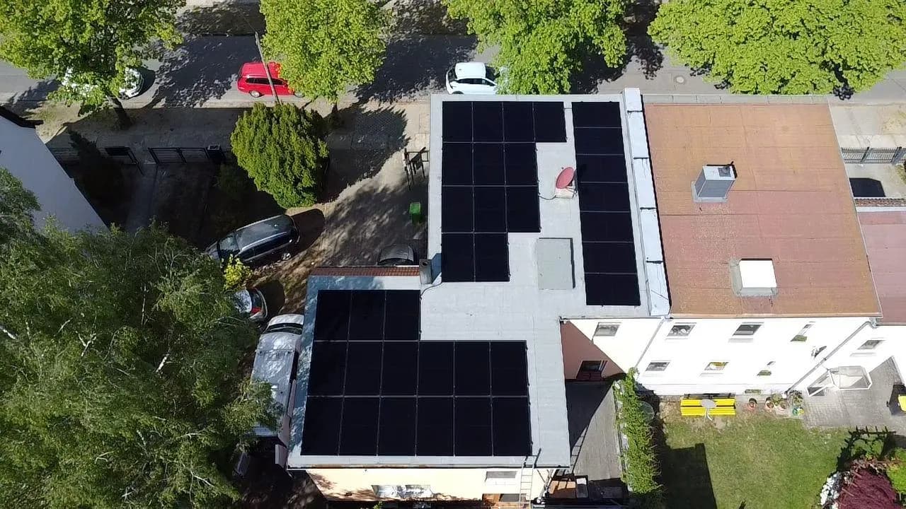 Photovoltaik-Referenz SolarX – Wandlitz – 2026 Photovoltaik-Referenz SolarX – Wandlitz – 2026, 15,98 kWp auf einem Mehrfamilienhaus