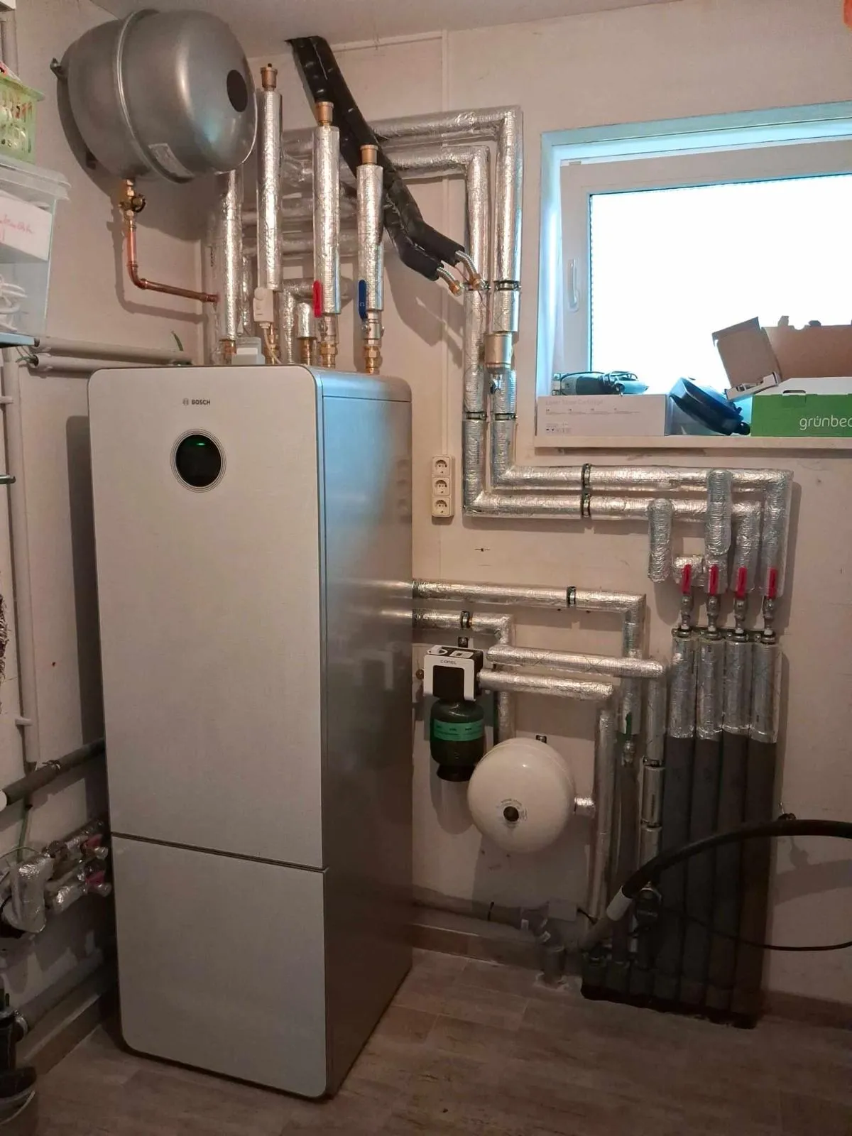 Wärmepumpen-Referenz HeatX – Inneneinheit mit Hydraulik Wärmepumpen-Referenz HeatX – Inneneinheit mit Hydraulik