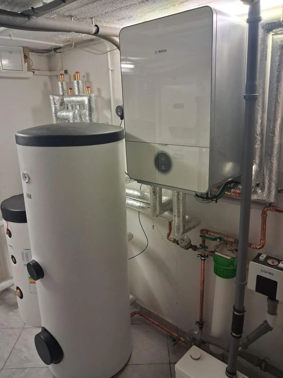 Wärmepumpen-Referenz HeatX – Speicher und Inneneinheit Wärmepumpen-Referenz HeatX – Speicher und Inneneinheit